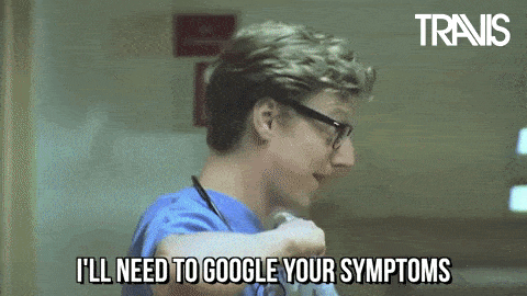 doktor hľadajúci symptómy pacienta na internete