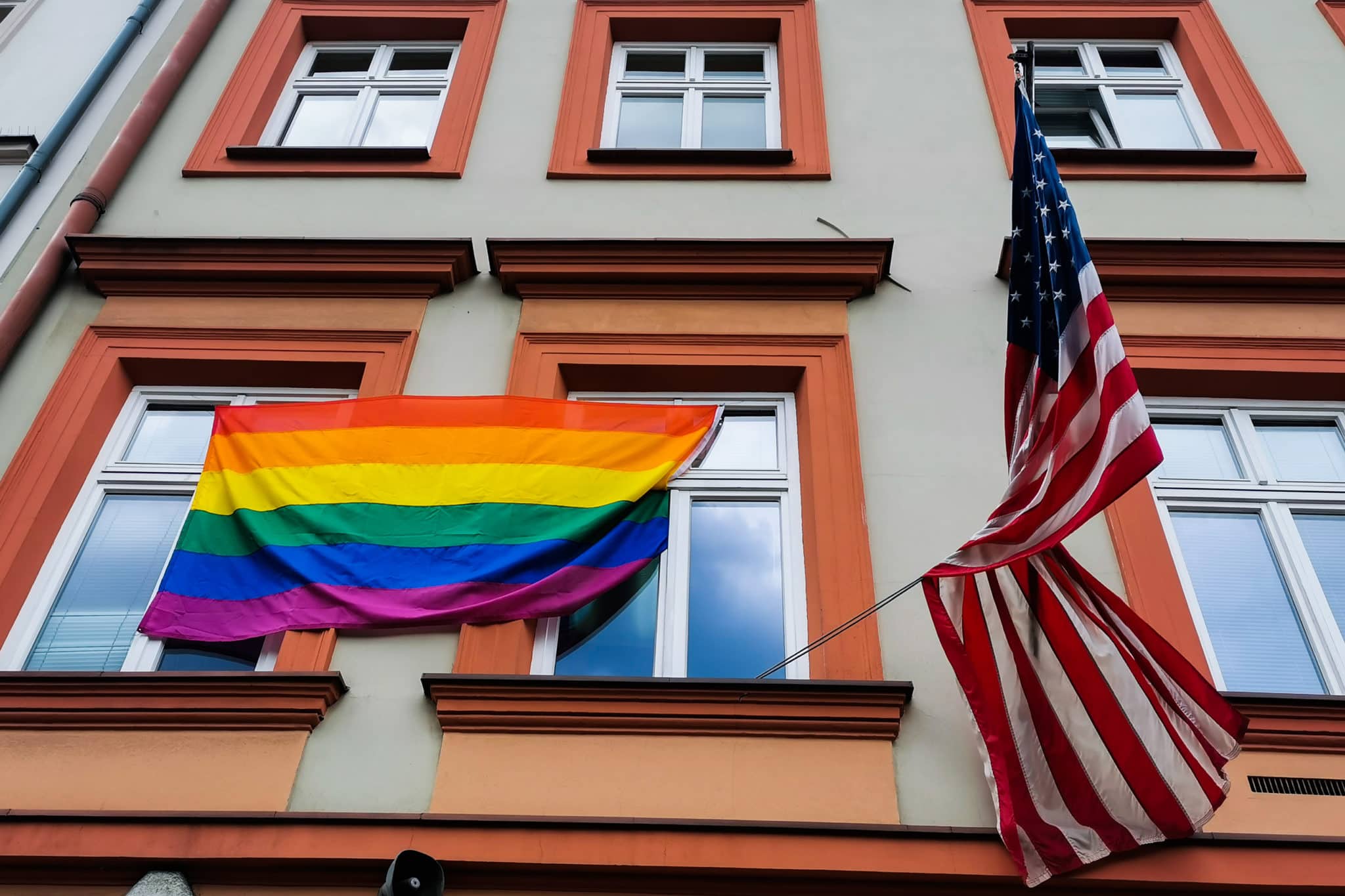 Čo symbolizuje dúhová vlajka? Zmudri G